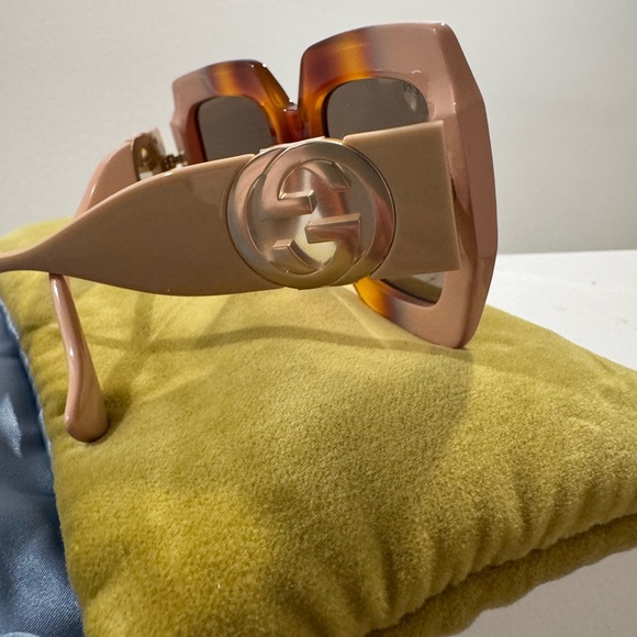 Gucci Women's Brown Oversized Sunglasses - Picture 8 of 8